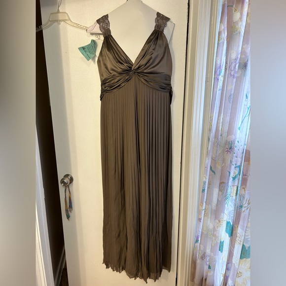BCBG Size 10 - Picture 1 of 3